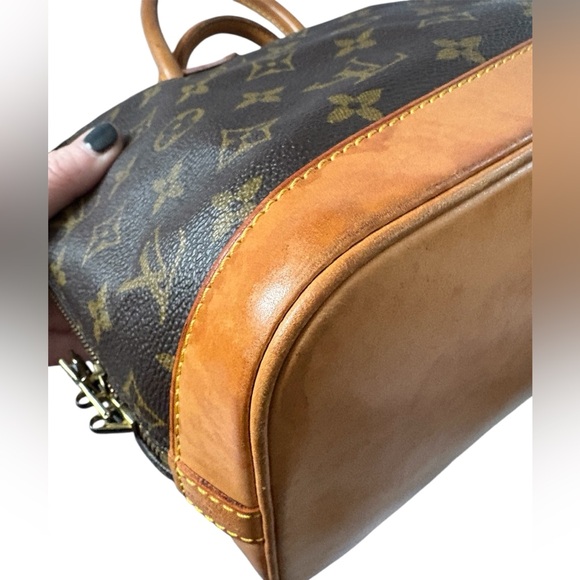 Louis Vuitton Alma - Picture 6 of 16